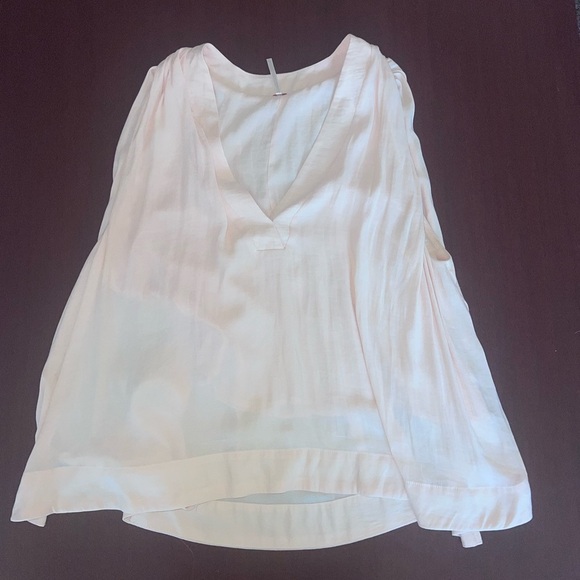Free People Tops - Free People Peach V-Neck Sleeveless Shirt